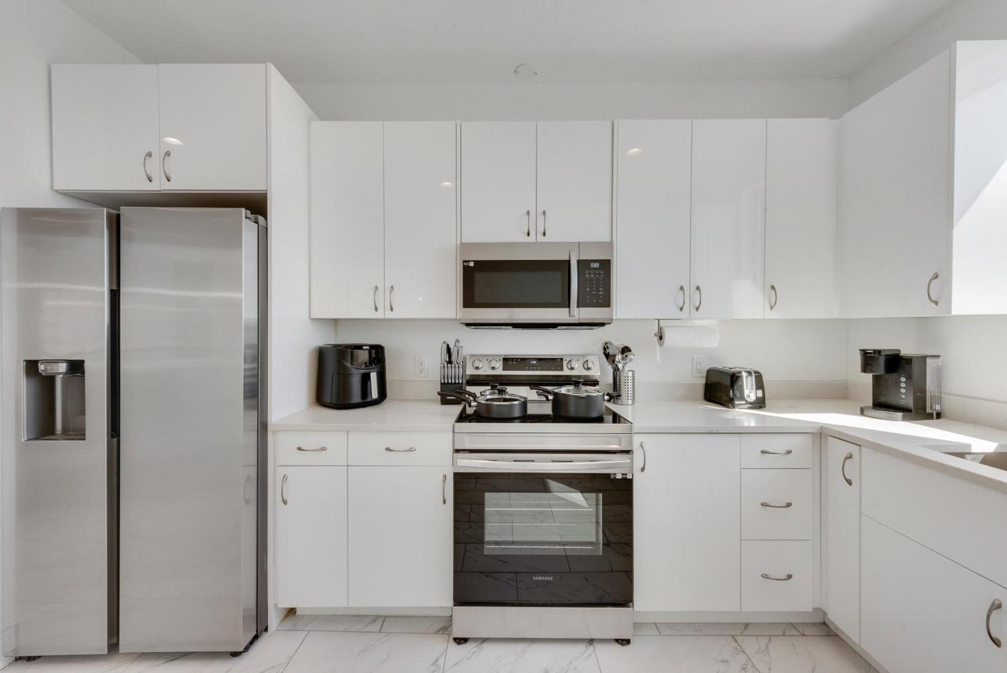 Apartment Urban Sky 2br I Parking I King Bed I Workspace Dallas